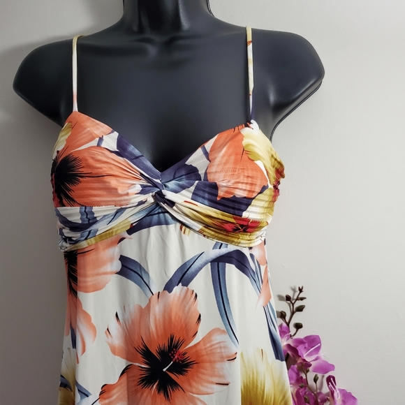 Summer Dress with a spaghetti strap - Picture 2 of 6